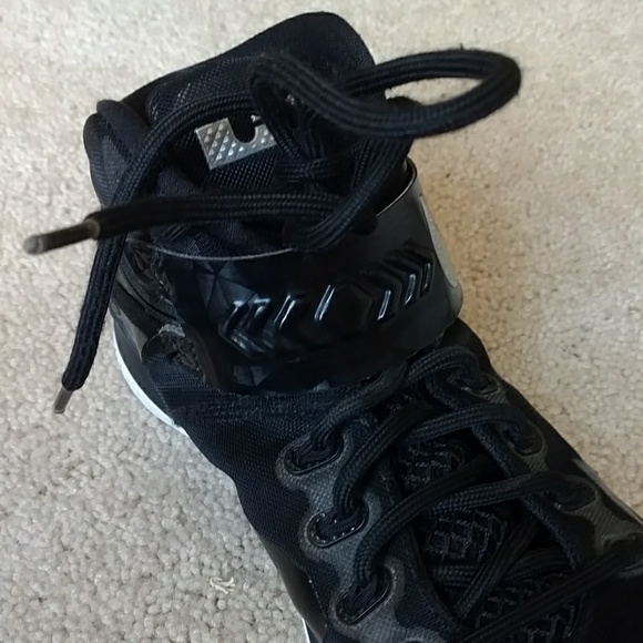 Lebron soilder 8 women's size 9 - Picture 4 of 8